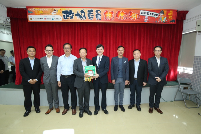 政協委員走進校園