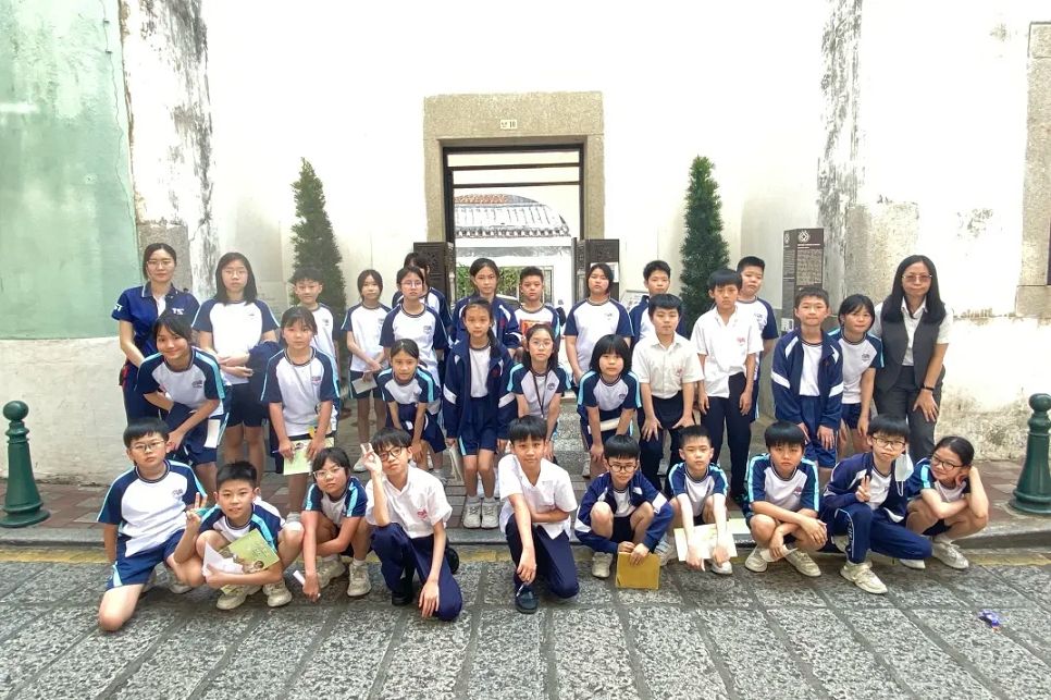 五年级学生参观郑家大屋