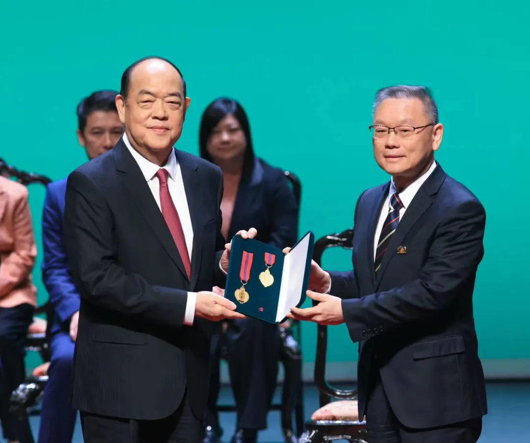 我校榮獲教育功績勳章