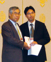 冼世榮博士訪母校