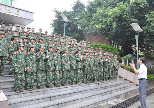 開展國防教育-訓練學生意志